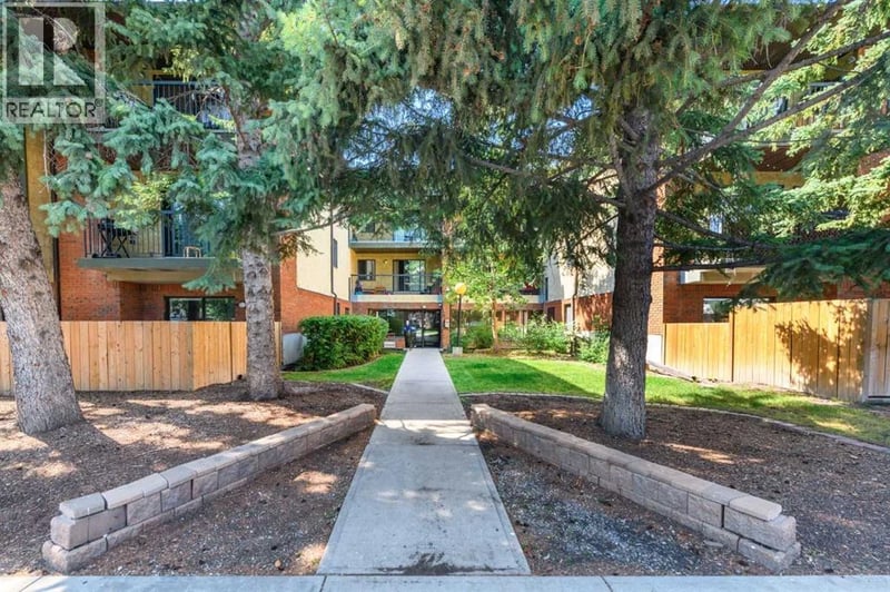 1919 36 Street Southwest, Calgary, Alberta, T3E2Y8, Calgary, Alberta — photo 1 of 5
