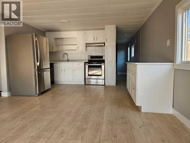 1101 84 Northeast, Calgary, Alberta, T2A7X2, Calgary, Alberta — photo 1 of 5