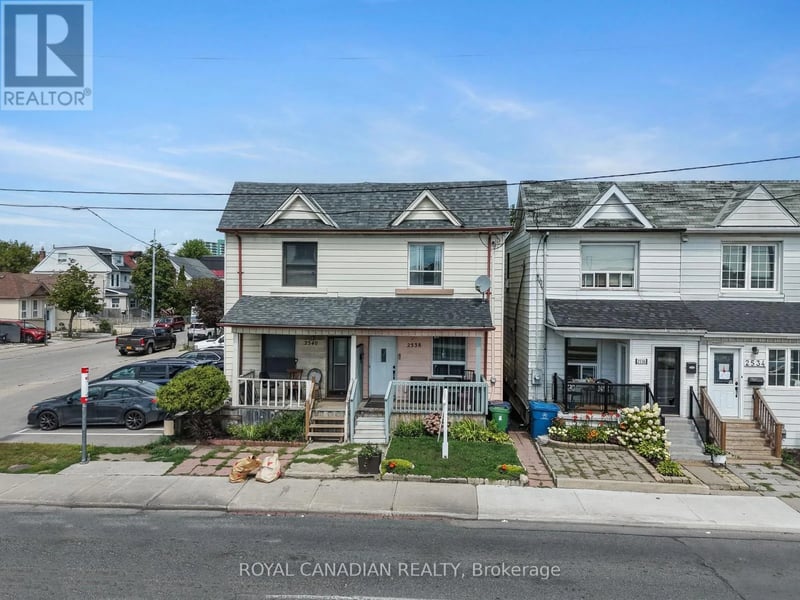 2538 St Clair Avenue West, Toronto (Rockcliffe-Smythe), Ontario, M6N1L6, Toronto (Rockcliffe-Smythe), Ontario — photo 1 of 5