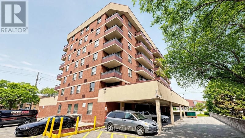 #401 1881 Jane Street, Toronto (Rustic), Ontario, M9N3S7, Toronto (Rustic), Ontario — photo 1 of 5