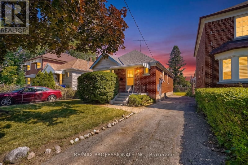 53 Twenty First Street, Toronto (New Toronto), Ontario, M8V3L8, Toronto (New Toronto), Ontario — photo 1 of 5