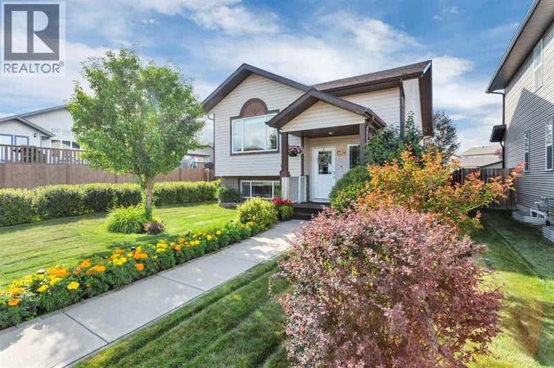 4402 54 Street, Rocky Mountain House, Alberta, T4T0B2, Rocky Mountain House, Alberta — photo 1 of 5