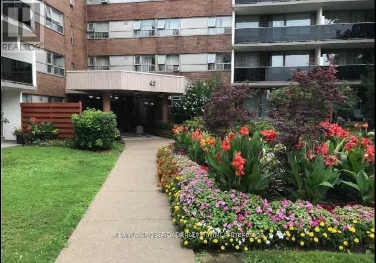 #203 40 Sunrise Avenue, Toronto (Victoria Village), Ontario, M4A2R4, Toronto (Victoria Village), Ontario — photo 1 of 5