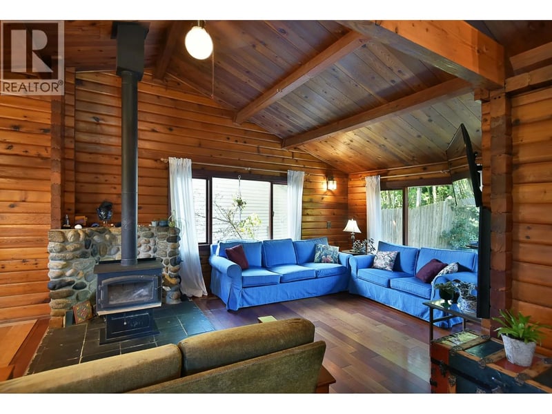 611 GOWER POINT Road, Gibsons, British Columbia, V0N1V8, Gibsons, British Columbia — photo 1 of 5
