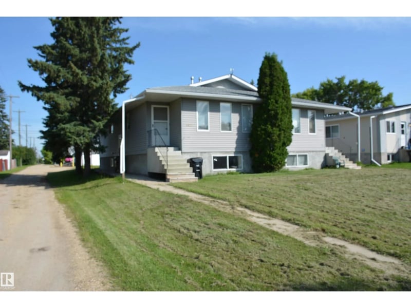 4823 & 4825 52 ST, Barrhead, Alberta, T7N1G3, Barrhead, Alberta — photo 1 of 5