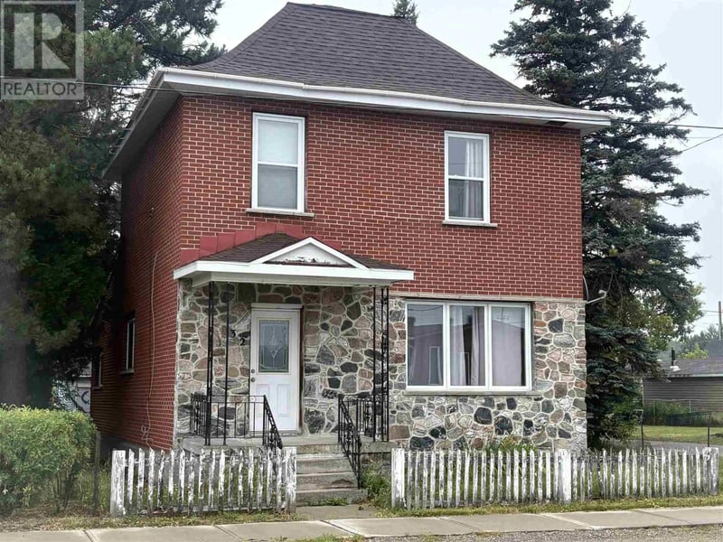 32 Lansdowne ST S, Chapleau, Ontario, P0M1K0, Chapleau, Ontario — photo 1 of 5
