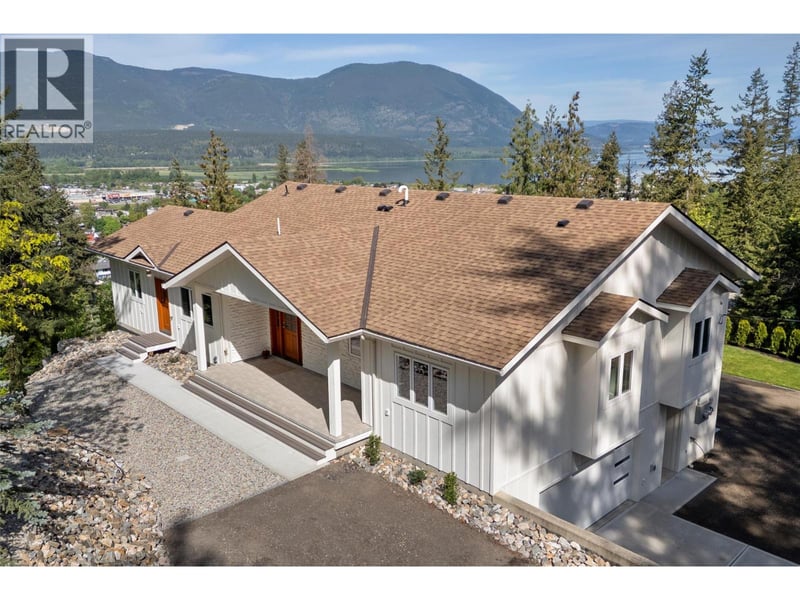 633 9 Street Southeast, Salmon Arm, British Columbia, V1E2C2, Salmon Arm, British Columbia — photo 1 of 5