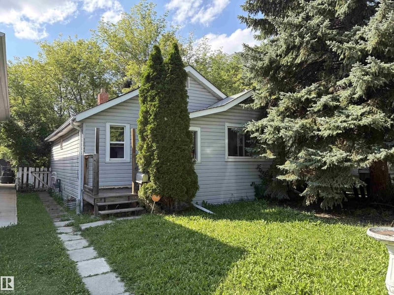 12044 64 ST NW, Edmonton, Alberta, T5W4J6, Edmonton, Alberta — photo 1 of 5