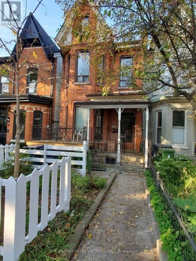 #MAIN LEVEL 150 Robert Street, Toronto (University), Ontario, M5S2K3, Toronto (University), Ontario — photo 1 of 5