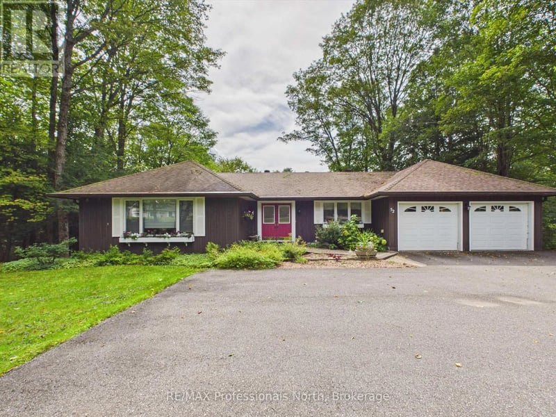 52 Golf Course Road, Bracebridge (Macaulay), Ontario, P1L1M7, Bracebridge (Macaulay), Ontario — photo 1 of 5