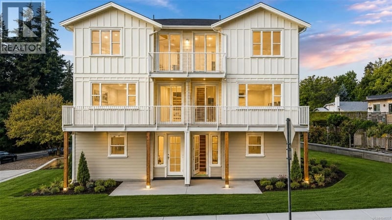 #1 768 Lindsay Street, Saanich, British Columbia, V8Z3E1, Saanich, British Columbia — photo 1 of 5