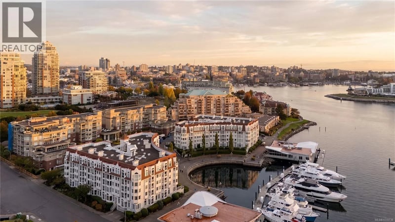 #203 11 Cooperage Place, Victoria, British Columbia, V9A7J8, Victoria, British Columbia — photo 1 of 5