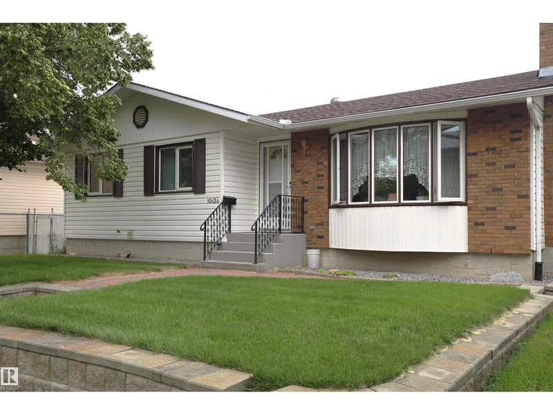 10424 152 ST NW, Edmonton, Alberta, T5P1Y6, Edmonton, Alberta — photo 1 of 5