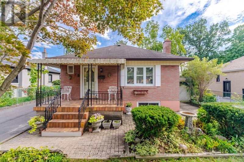 8 Woolton Crescent, Toronto (Brookhaven-Amesbury), Ontario, M6M4K9, Toronto (Brookhaven-Amesbury), Ontario — photo 1 of 5