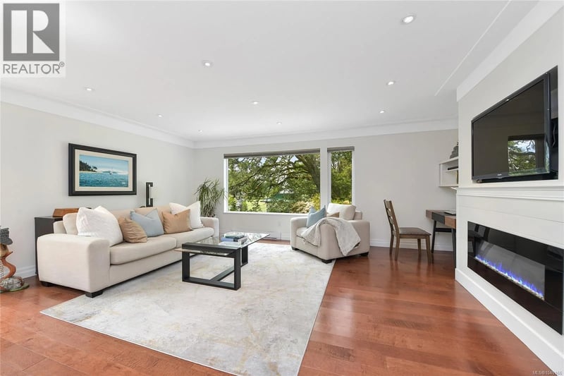 #10 3008 Quadra Street, Victoria, British Columbia, V8T4G3, Victoria, British Columbia — photo 1 of 5
