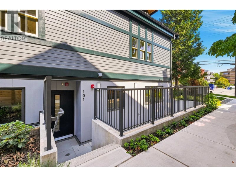 101 CUNNINGHAM Street, New Westminster, British Columbia, V3L2G1, New Westminster, British Columbia — photo 1 of 5