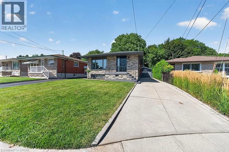 26 PARKLANDS Drive, Hamilton, Ontario, L8K4W7, Hamilton, Ontario — photo 1 of 5