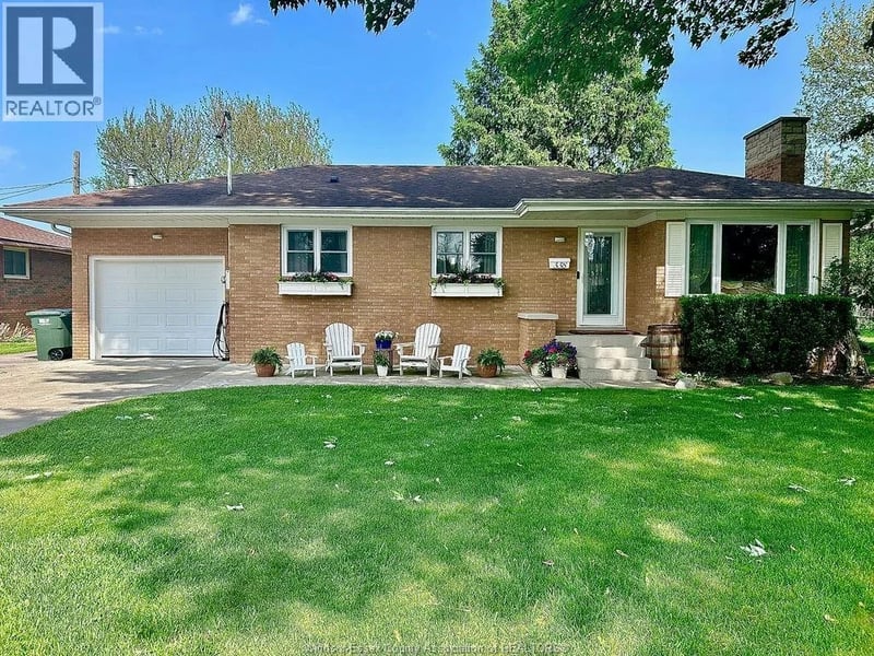 338 BARRY Avenue, Tecumseh, Ontario, N8N2G3, Tecumseh, Ontario — photo 1 of 5