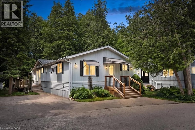 4 SPRUCE Avenue, Puslinch, Ontario, N1H6H9, Puslinch, Ontario — photo 1 of 5