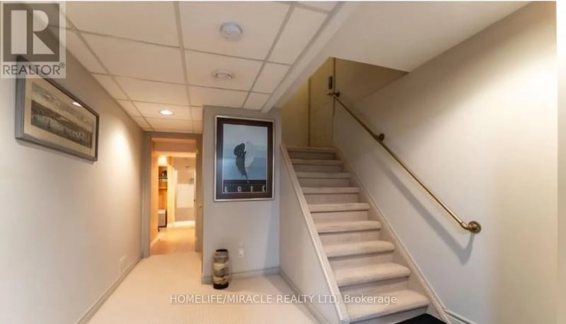 46 Orchard View Boulevard, Oshawa (Centennial), Ontario, L1G3N8, Oshawa (Centennial), Ontario — photo 1 of 5