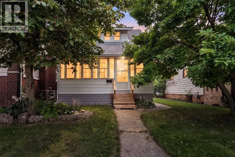 1245 GILES Boulevard East, Windsor, Ontario, N9A4G7, Windsor, Ontario — photo 1 of 5