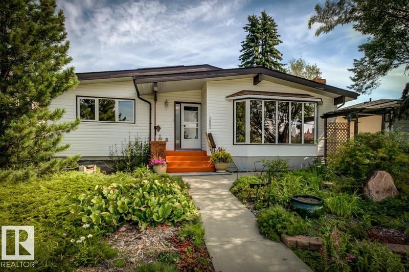 3803 108 ST NW, Edmonton, Alberta, T6J1B5, Edmonton, Alberta — photo 1 of 5
