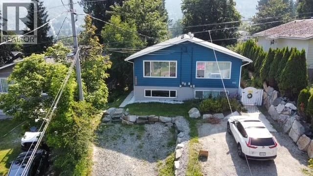 1511 MCQUARRIE Avenue, Nelson, British Columbia, V1L1C1, Nelson, British Columbia — photo 1 of 5