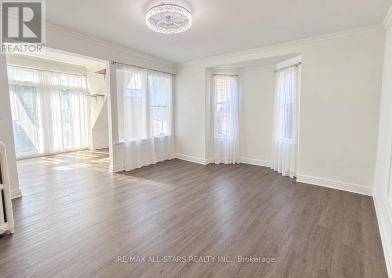 #200 1918A Queen Street East, Toronto (The Beaches), Ontario, M4L1H5, Toronto (The Beaches), Ontario — photo 1 of 5