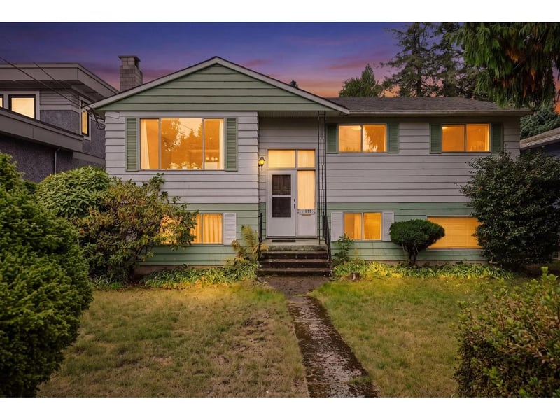 13696 BLACKBURN Avenue, White Rock, British Columbia, V4B2Y8, White Rock, British Columbia — photo 1 of 5