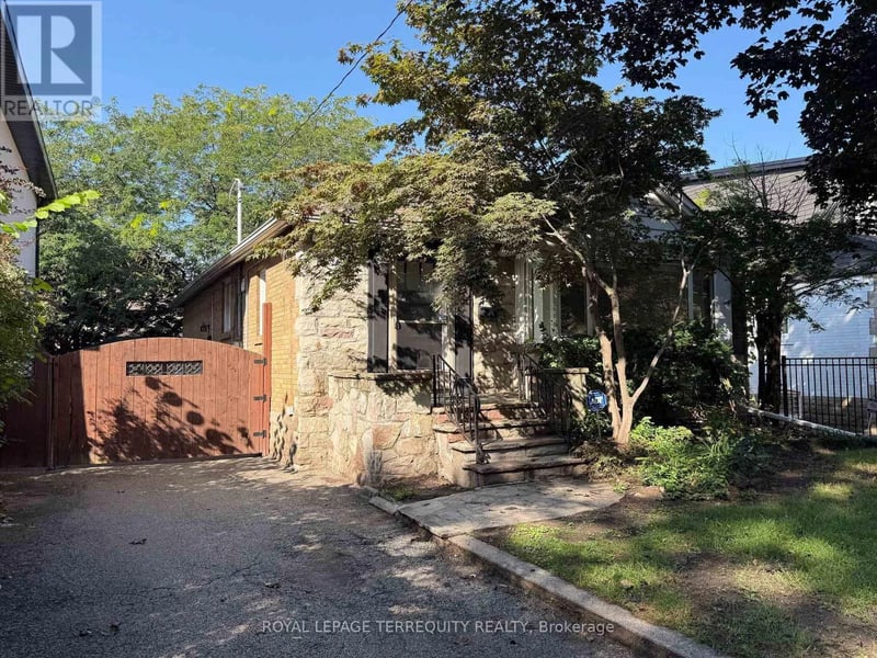 24 Elsfield Road, Toronto (Stonegate-Queensway), Ontario, M8Y3R4, Toronto (Stonegate-Queensway), Ontario — photo 1 of 5