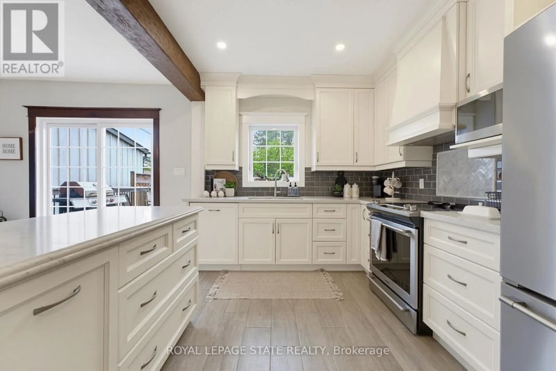 394 Charlton Avenue West, Hamilton (Kirkendall), Ontario, L8P2E7, Hamilton (Kirkendall), Ontario — photo 1 of 5