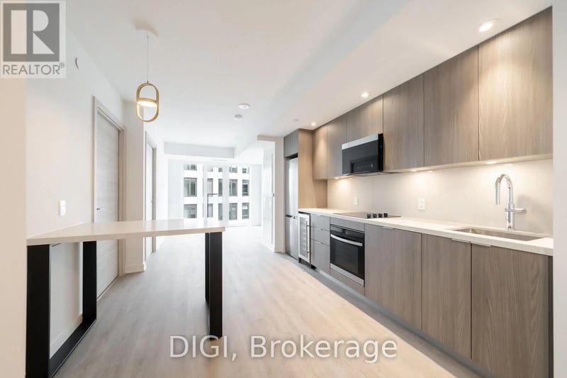 #E725 485 Perth Avenue, Toronto (Weston-Pellam Park), Ontario, M6N0B9, Toronto (Weston-Pellam Park), Ontario — photo 1 of 5