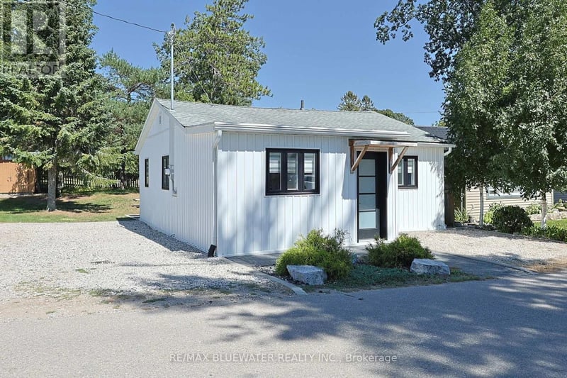 27 Oak Street, Lambton Shores (Grand Bend), Ontario, N0M1T0, Lambton Shores (Grand Bend), Ontario — photo 1 of 5