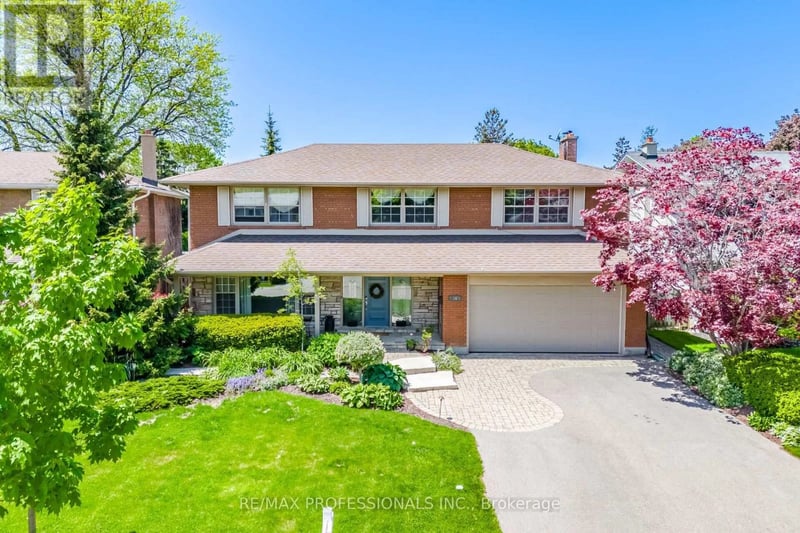 16 Cherry Post Crescent, Toronto (Markland Wood), Ontario, M9C2K1, Toronto (Markland Wood), Ontario — photo 1 of 5