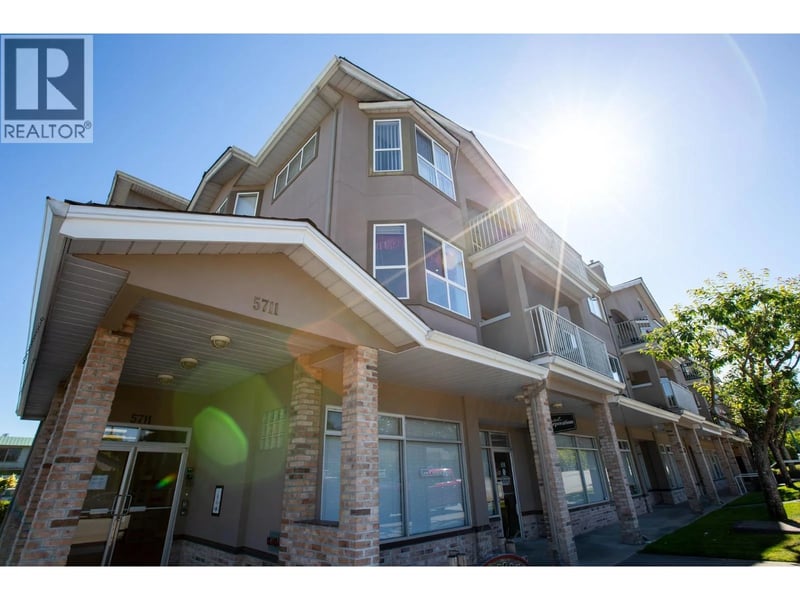 #201 5711 MERMAID Street, Sechelt, British Columbia, V7Z0J6, Sechelt, British Columbia — photo 1 of 5