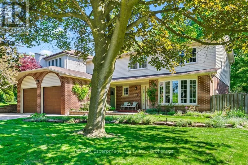 255 Spring Garden Road, Oakville (SW Southwest), Ontario, L6L5H5, Oakville (SW Southwest), Ontario — photo 1 of 5