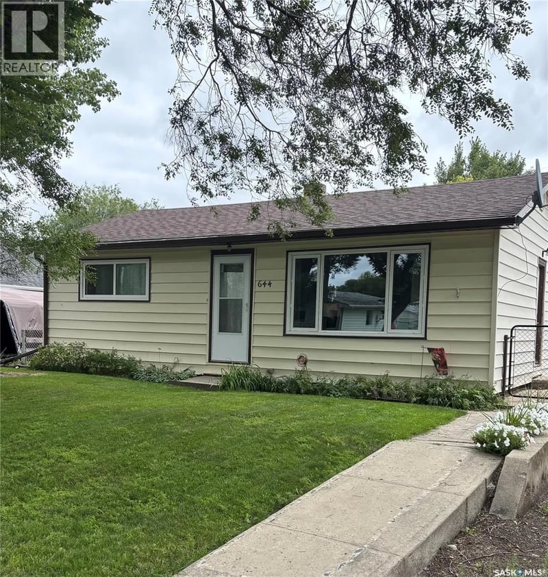 644 1st STREET W, Shaunavon, Saskatchewan, S0N2M0, Shaunavon, Saskatchewan — photo 1 of 5