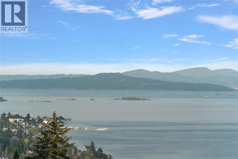 8750 Pender Park Drive, North Saanich, British Columbia, V8L3Z5, North Saanich, British Columbia — photo 1 of 5