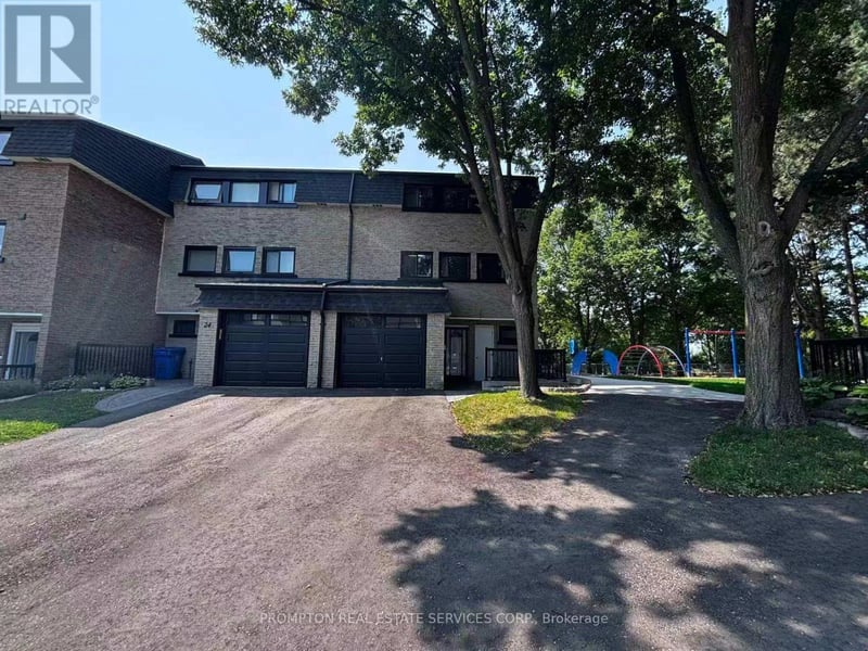 22 Poplar Crescent, Aurora (Aurora Highlands), Ontario, L4G3L3, Aurora (Aurora Highlands), Ontario — photo 1 of 5