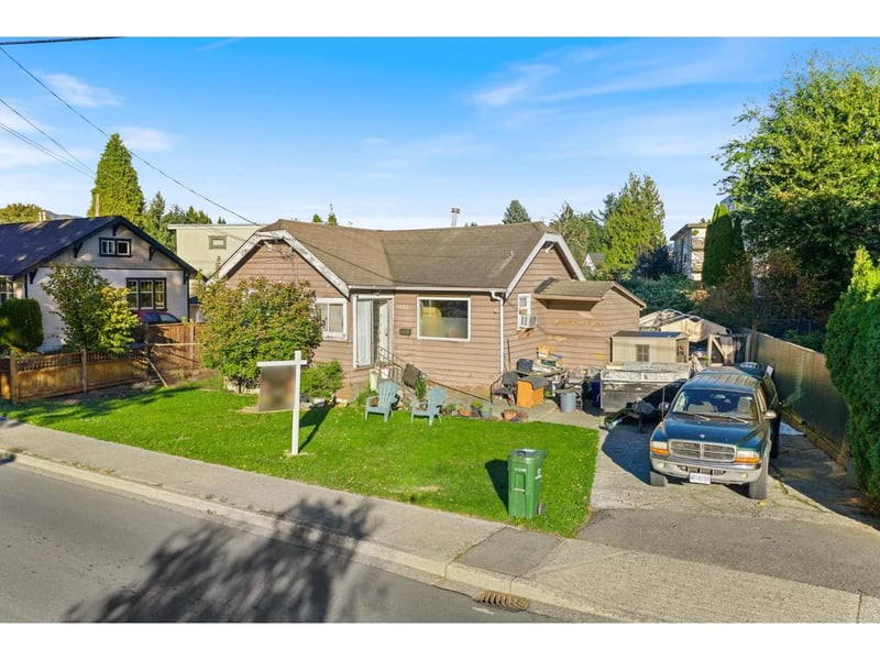 9430 YOUNG Road, Chilliwack, British Columbia, V2P4S5, Chilliwack, British Columbia — photo 1 of 5