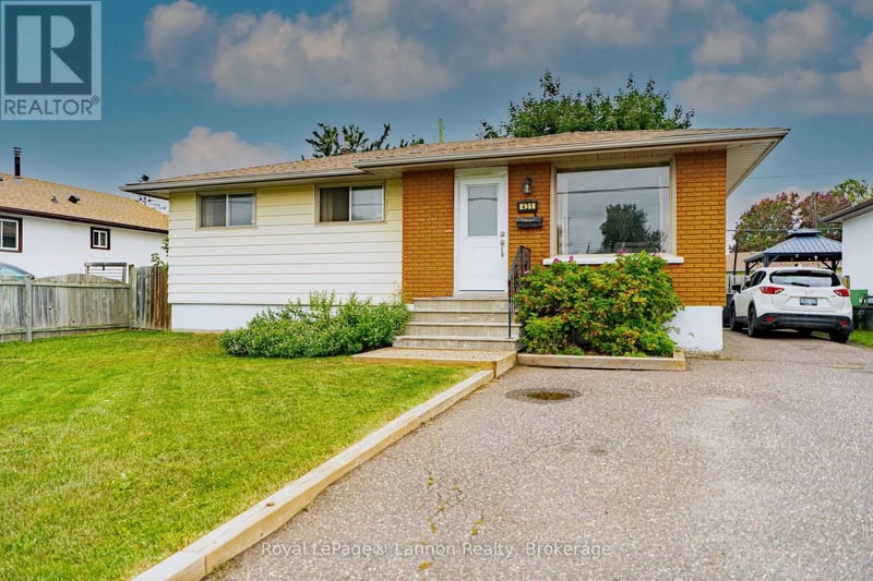 431 Churchill Drive West, Thunder Bay (Northwood Park), Ontario, P7C1V8, Thunder Bay (Northwood Park), Ontario — photo 1 of 5