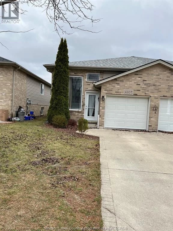 4207 WHISKEY Avenue, Windsor, Ontario, N9G3B2, Windsor, Ontario — photo 1 of 5