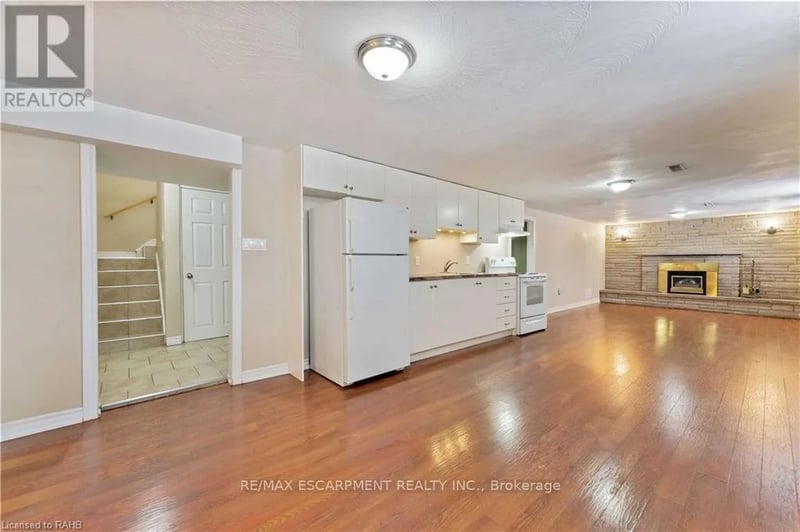 #Basement 864 Upper Ottawa Street, Hamilton (Berrisfield), Ontario, L8T3V5, Hamilton (Berrisfield), Ontario — photo 1 of 5