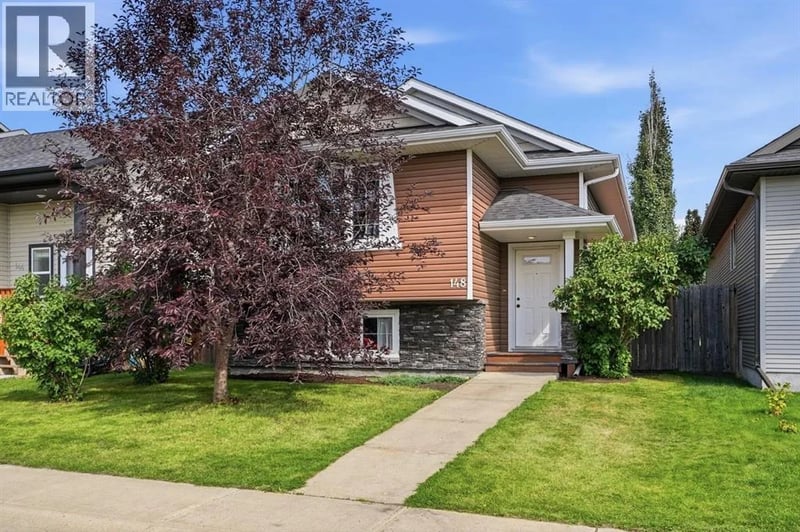 148 Vickers Close, Red Deer, Alberta, T4R2R2, Red Deer, Alberta — photo 1 of 5