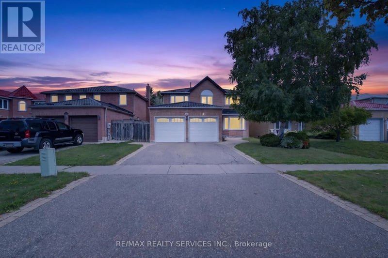 30 Nasmith Street, Brampton (Westgate), Ontario, L6S4Z2, Brampton (Westgate), Ontario — photo 1 of 5