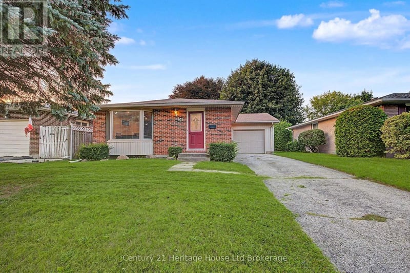 34 Centennial Avenue, Tillsonburg, Ontario, N4G4R6, Tillsonburg, Ontario — photo 1 of 5