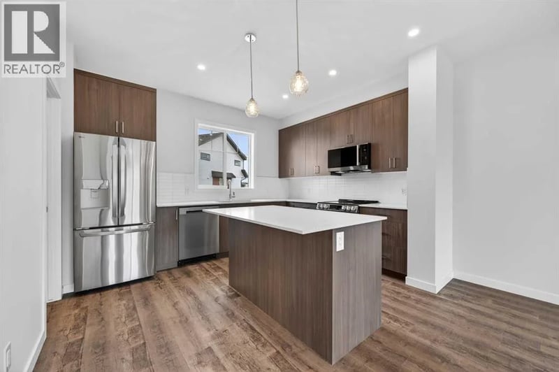 28 Red Embers Circle Northeast, Calgary, Alberta, T3N2W1, Calgary, Alberta — photo 1 of 5