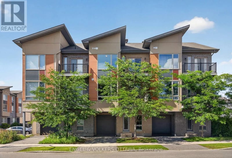 3652 Downpatrick Road, Ottawa, Ontario, K1V8Y9, Ottawa, Ontario — photo 1 of 5