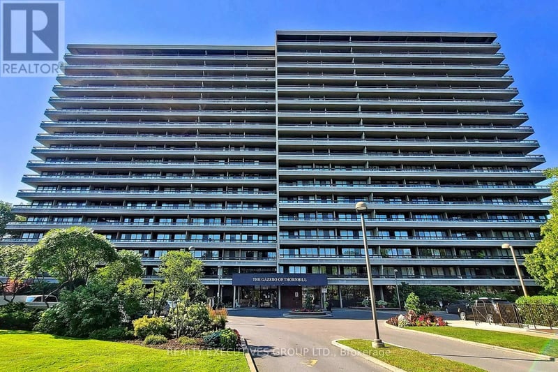 #1403 8111 Yonge Street, Markham (Royal Orchard), Ontario, L3T4V9, Markham (Royal Orchard), Ontario — photo 1 of 5