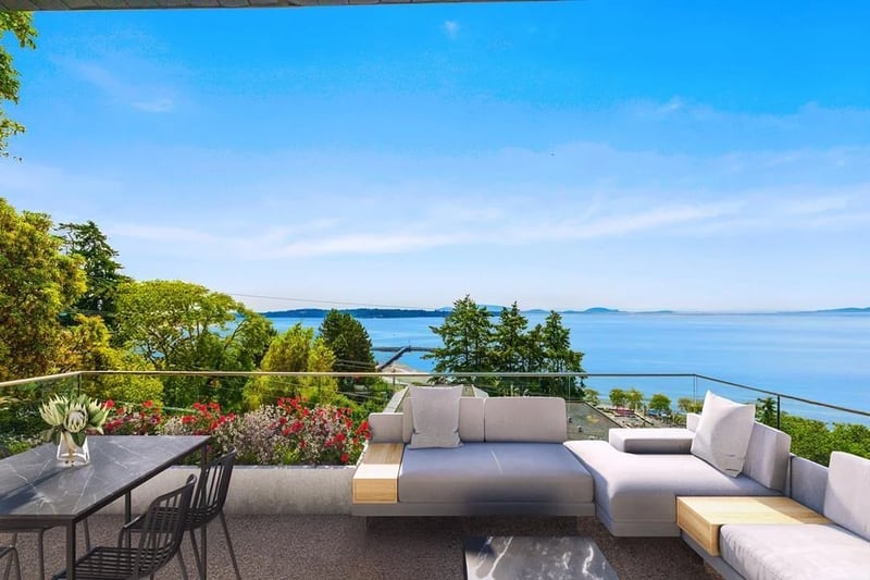 14999 BLACKWOOD Lane, White Rock, British Columbia, V4B2A8, White Rock, British Columbia — photo 1 of 5